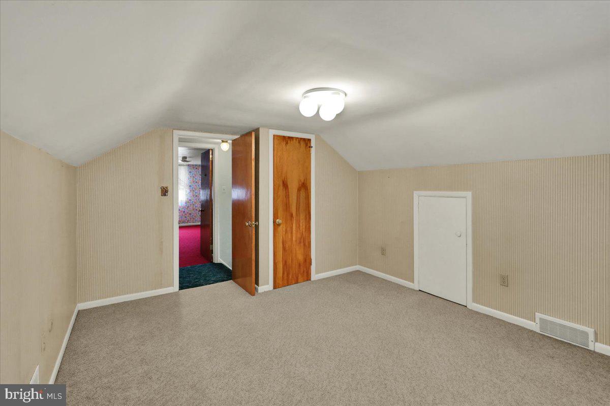 1224 Commonwealth Boulevard Reading, PA 19607 - Photo 19 of 27