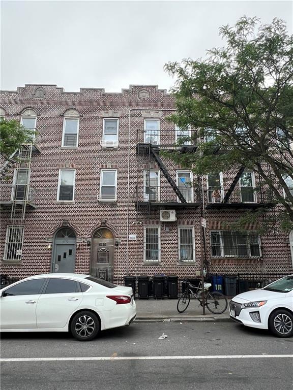 a car parked in front of a building