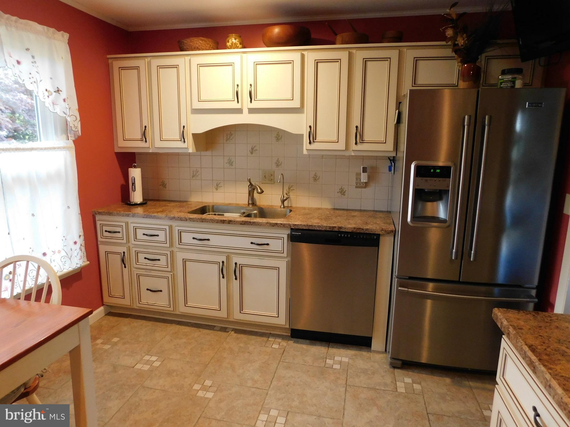 27 Apache Lane Willow Street, PA 17584 - Photo 5 of 20 Kitchen