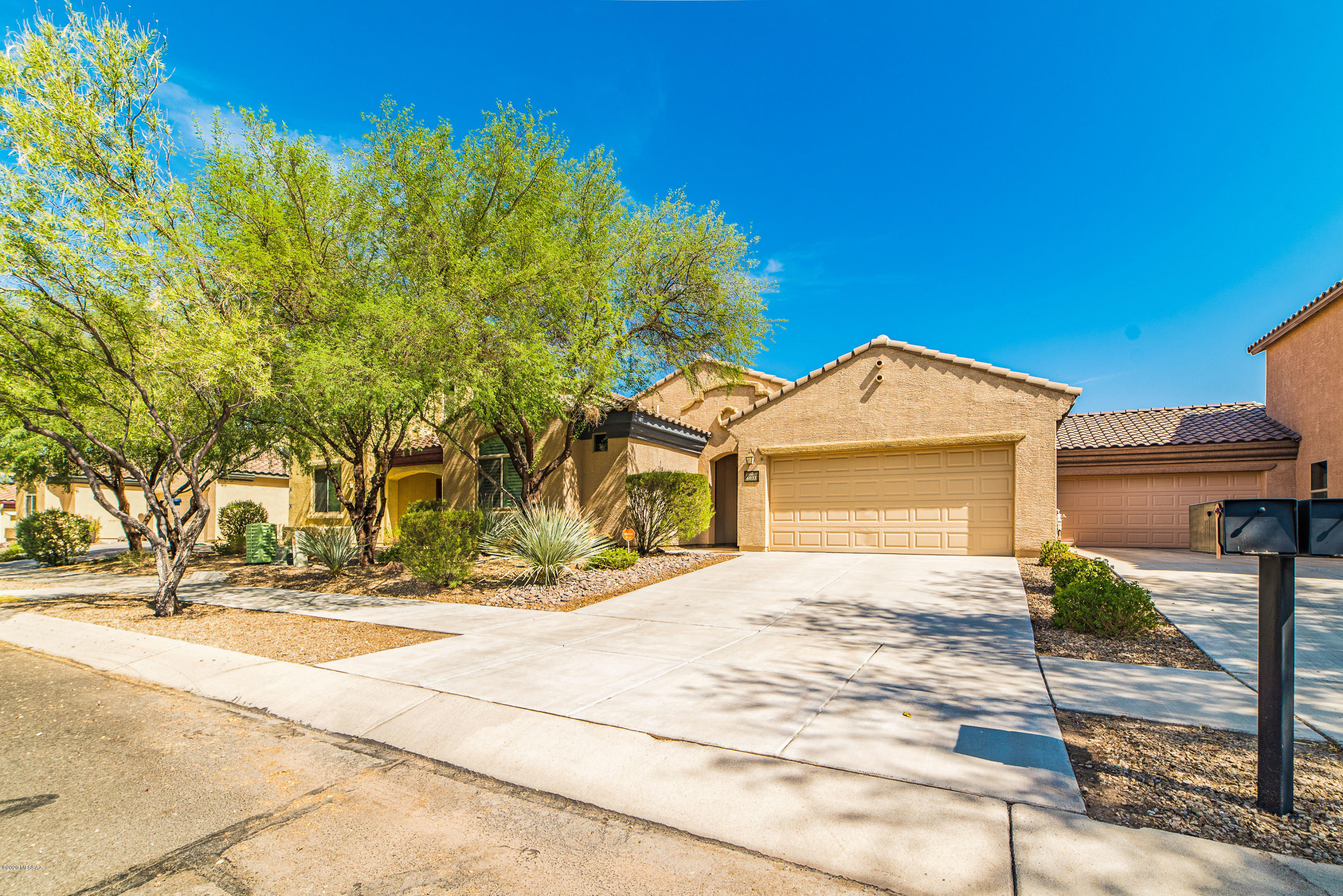 6033 South Raven Rock Road Tucson, AZ 85747 - Photo 2 of 38