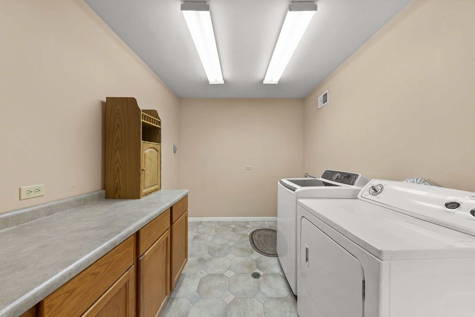 27257 South Scheer Road Manhattan, IL 60442 - Photo 24 of 41 a utility room with dryer and washer