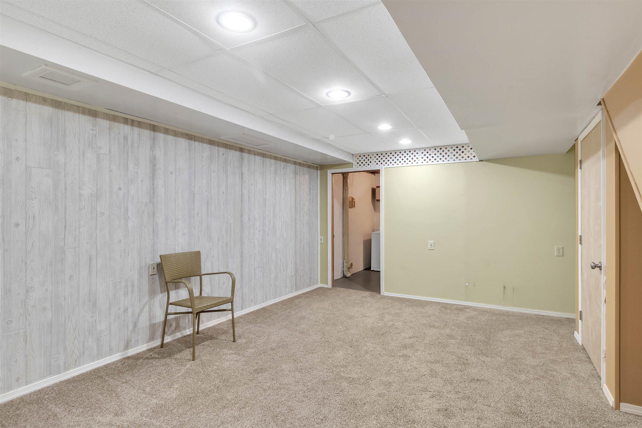 2089 East Lake Lansing Road, Unit 81 Haslett, MI 48840 - Photo 23 of 35 27-2089 Lake Lansing Rd-WindowStill-Real