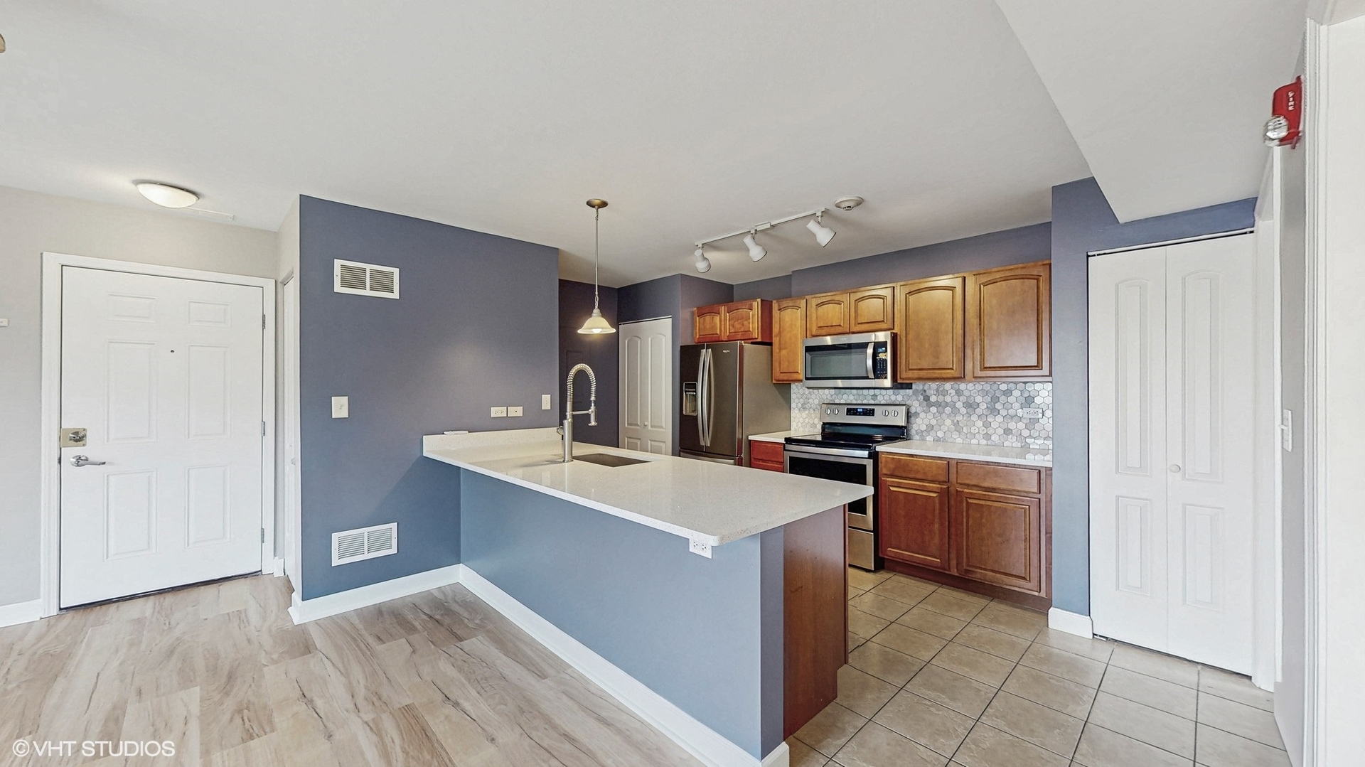 3447 Ridgeland Avenue, Unit 301 Berwyn, IL 60402 - Photo 4 of 19