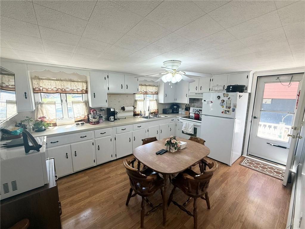 366 Aylsworth Avenue Woonsocket, RI 02895 - Photo 4 of 35