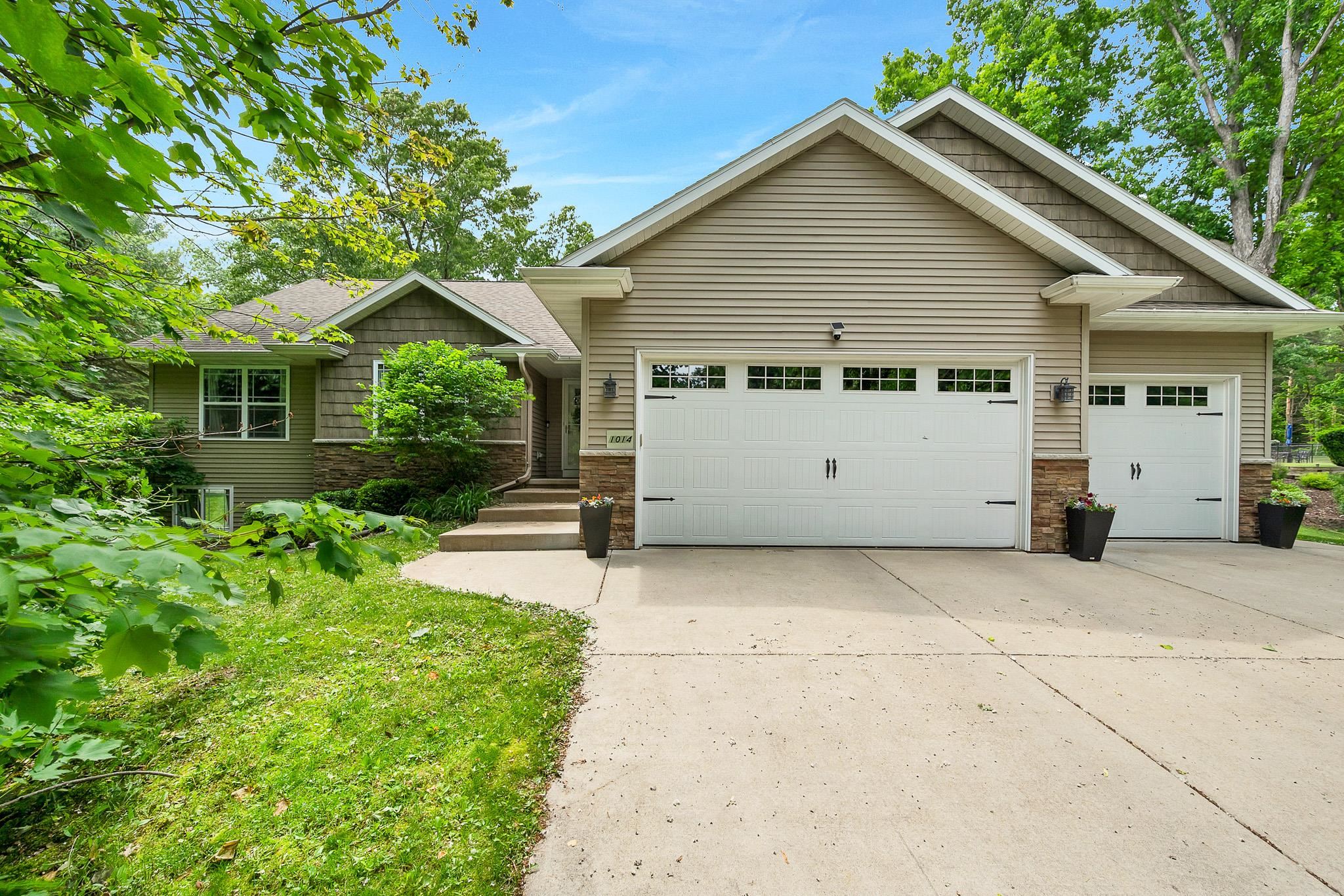 1014 Lacount Road Green Bay, WI 54313 - Photo 2 of 72