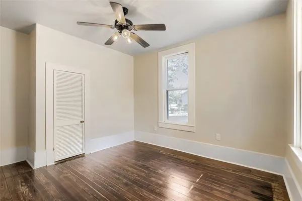 $299,999 | 208 North Ave B, Elgin, TX 78621