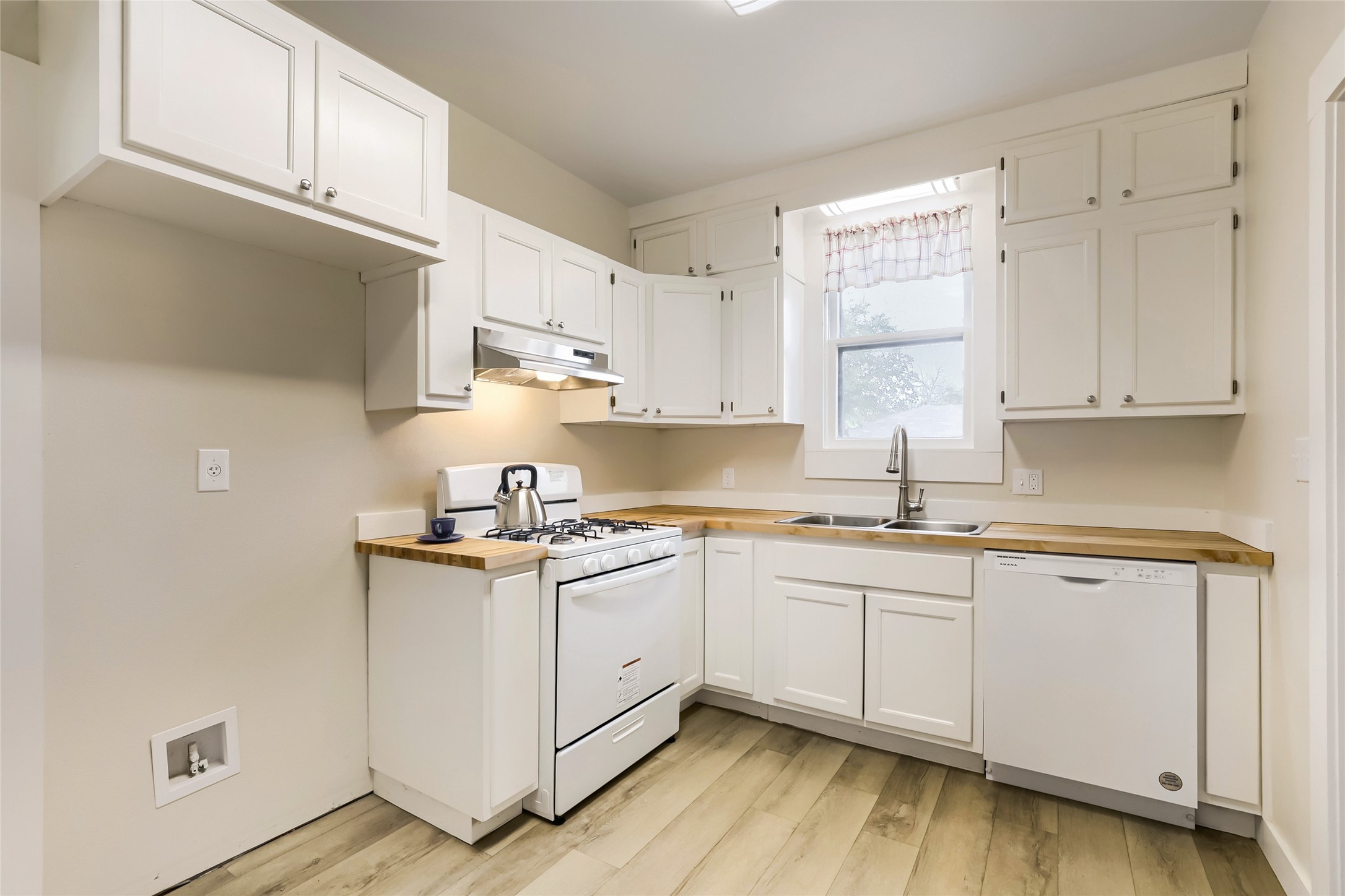 208 North Ave B Elgin, TX 78621 - Photo 8 of 29 a kitchen with stainless steel appliances granite countertop a sink stove and cabinets