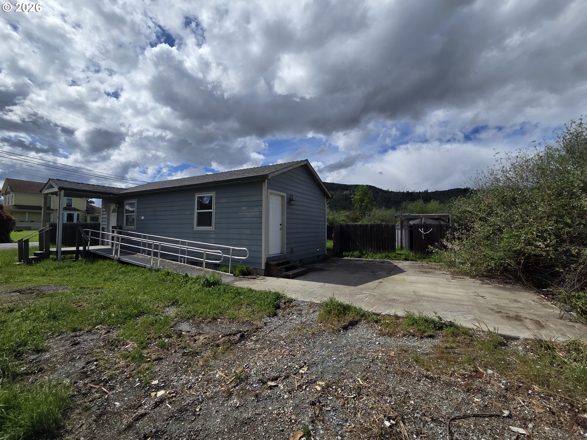 340 6th Avenue Riddle, OR 97469 - Photo 7 of 16