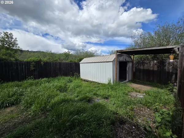 $170,450 | 340 6th Avenue, Riddle, OR 97469