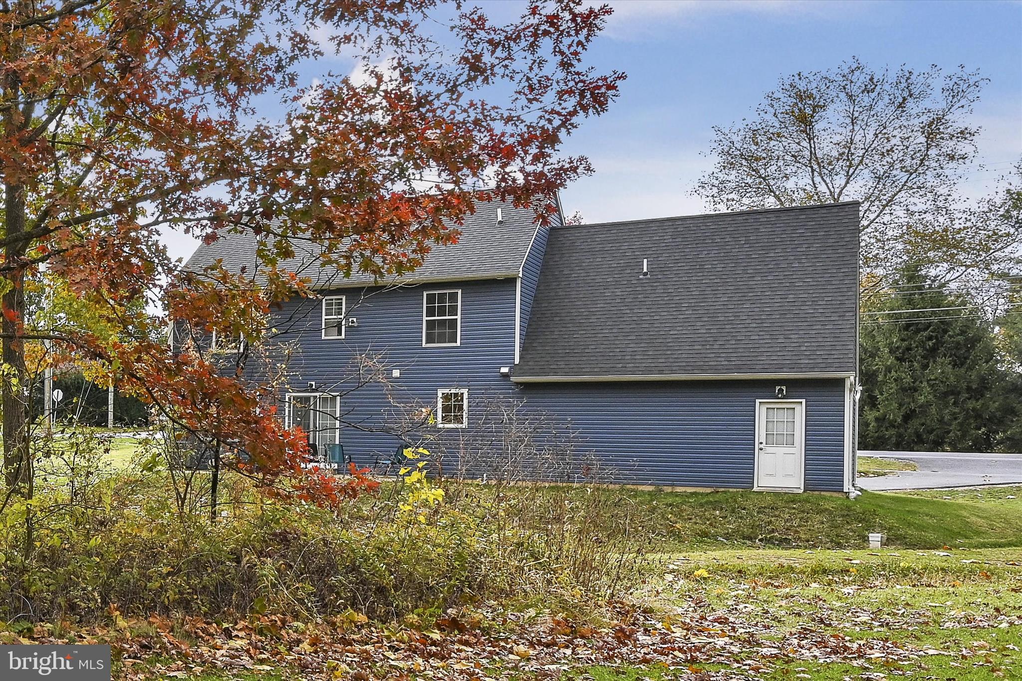 1485 Graystone Road Manheim, PA 17545 - Photo 37 of 43 a view of outdoor space and yard