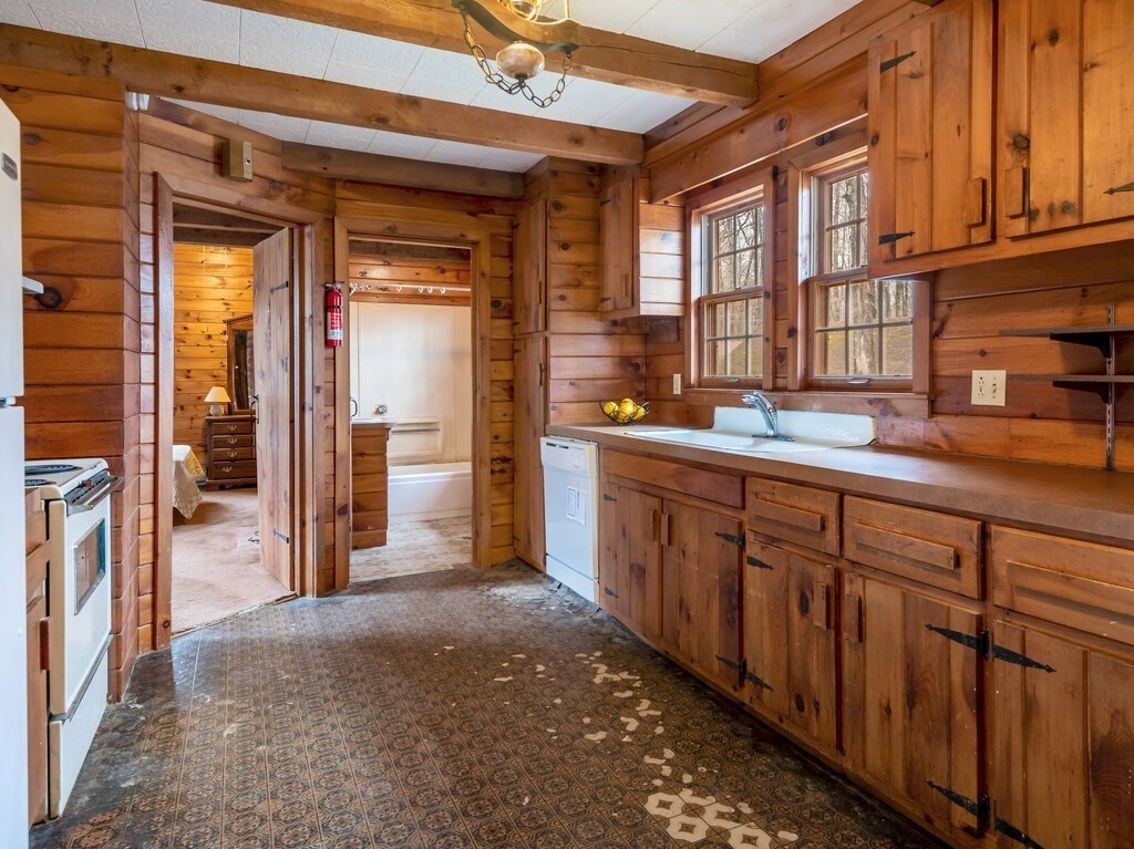 1 North Wales Road Holland, MA 01521 - Photo 15 of 39