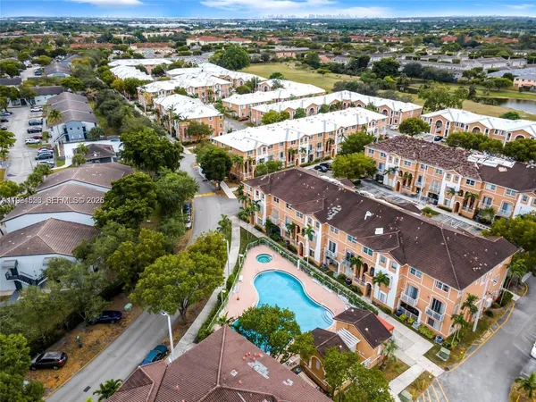 $2,360 | 7250 Northwest 177th Street, Unit 10216, Hialeah, FL 33015