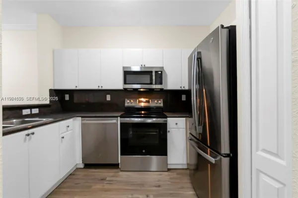 $2,360 | 7250 Northwest 177th Street, Unit 10216, Hialeah, FL 33015