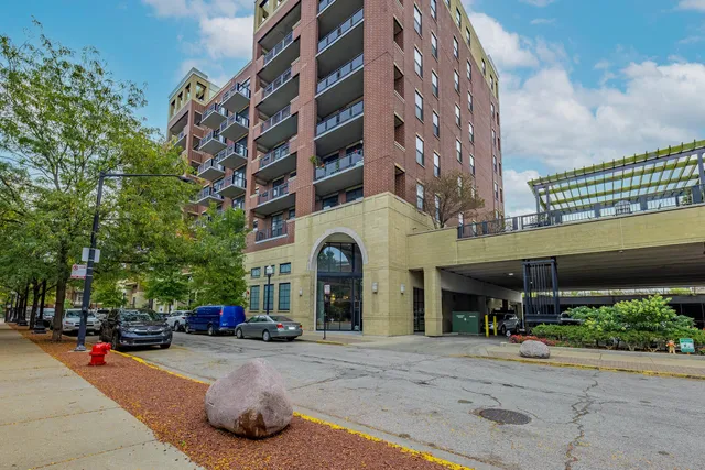 $359,995 | 811 West 15th Place, Unit 806, Chicago, IL 60608