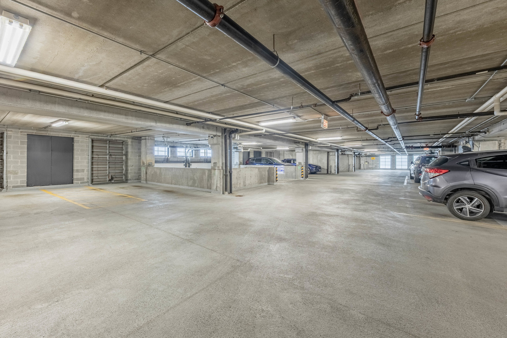 811 West 15th Place, Unit 806 Chicago, IL 60608 - Photo 29 of 35 a view of a car garage