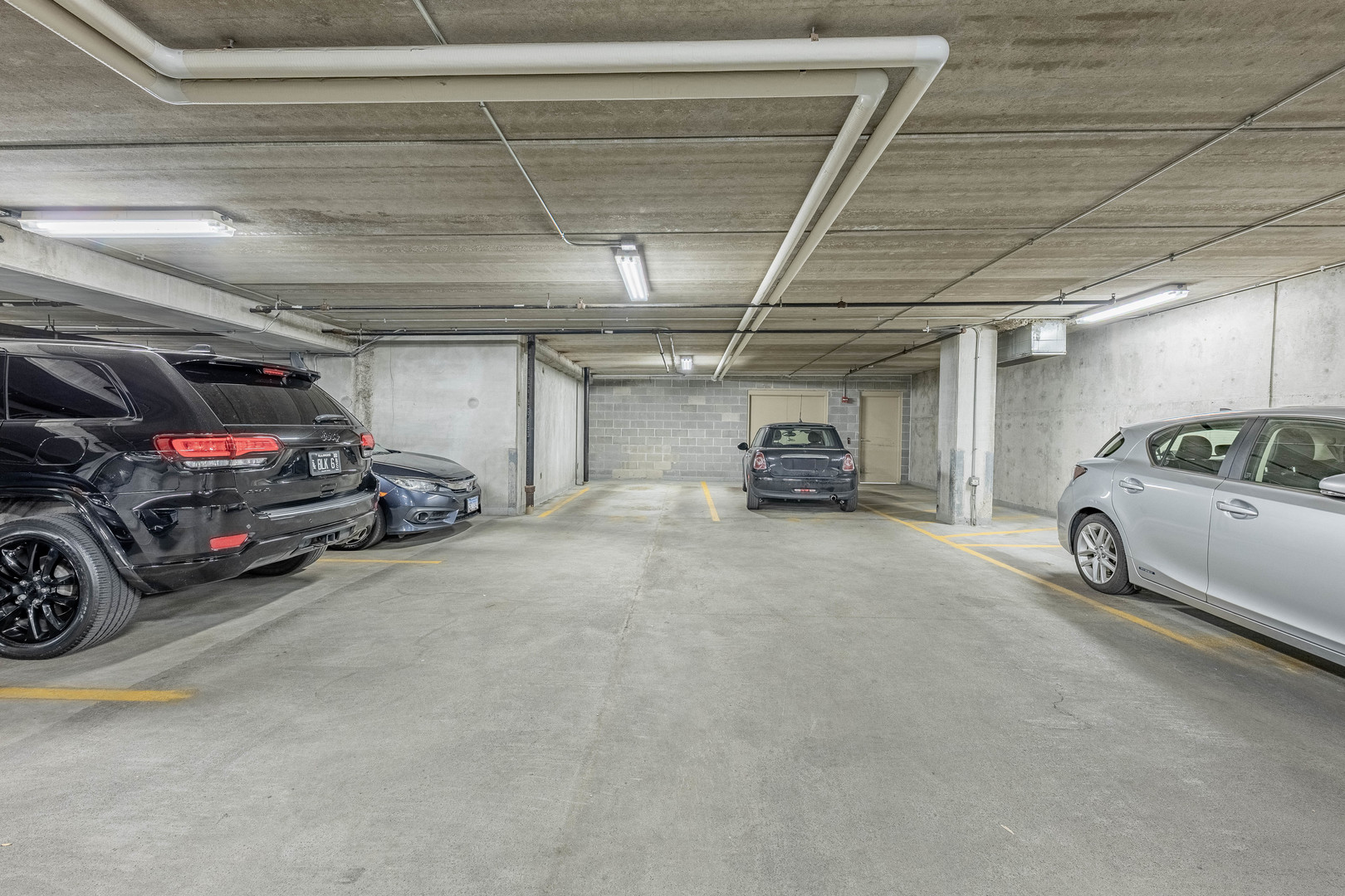 811 West 15th Place, Unit 806 Chicago, IL 60608 - Photo 30 of 35 a view of parking garage with cars parked