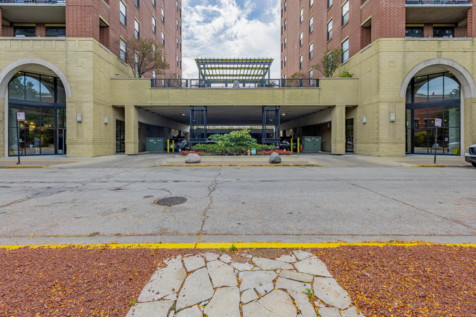 811 West 15th Place, Unit 806 Chicago, IL 60608 - Photo 34 of 35 a view of a building with entryway