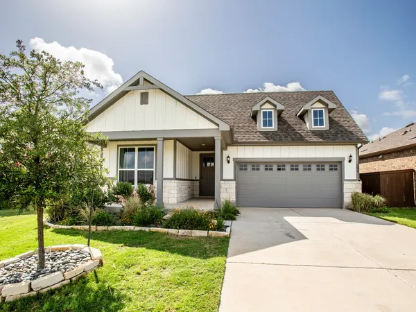 $2,500 | 125 Slenderleaf Drive, Marble Falls, TX 78654