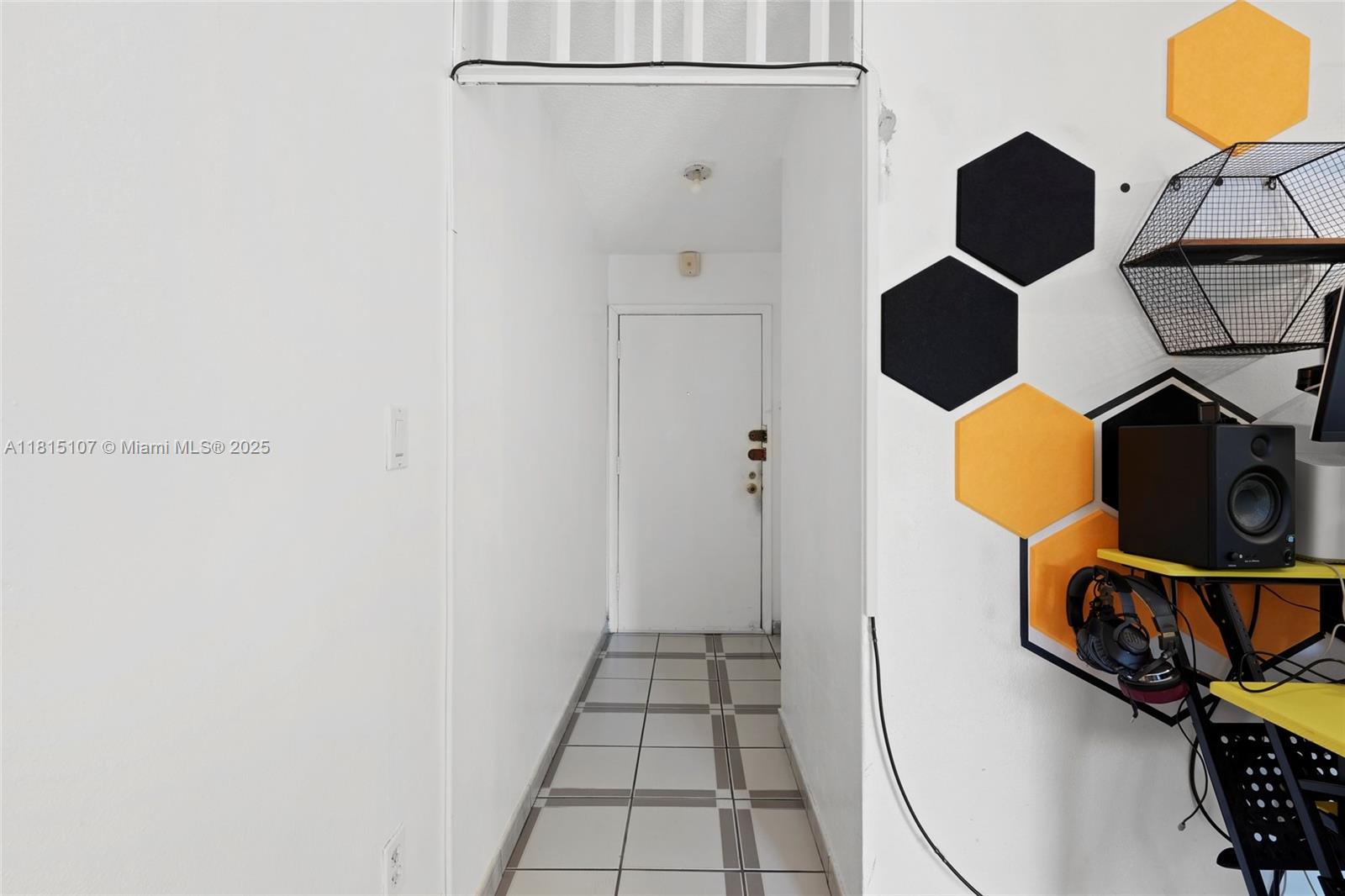 2498 Southwest 17th Avenue, Unit 4311 Miami, FL 33133 - Photo 11 of 19 a view of bathroom