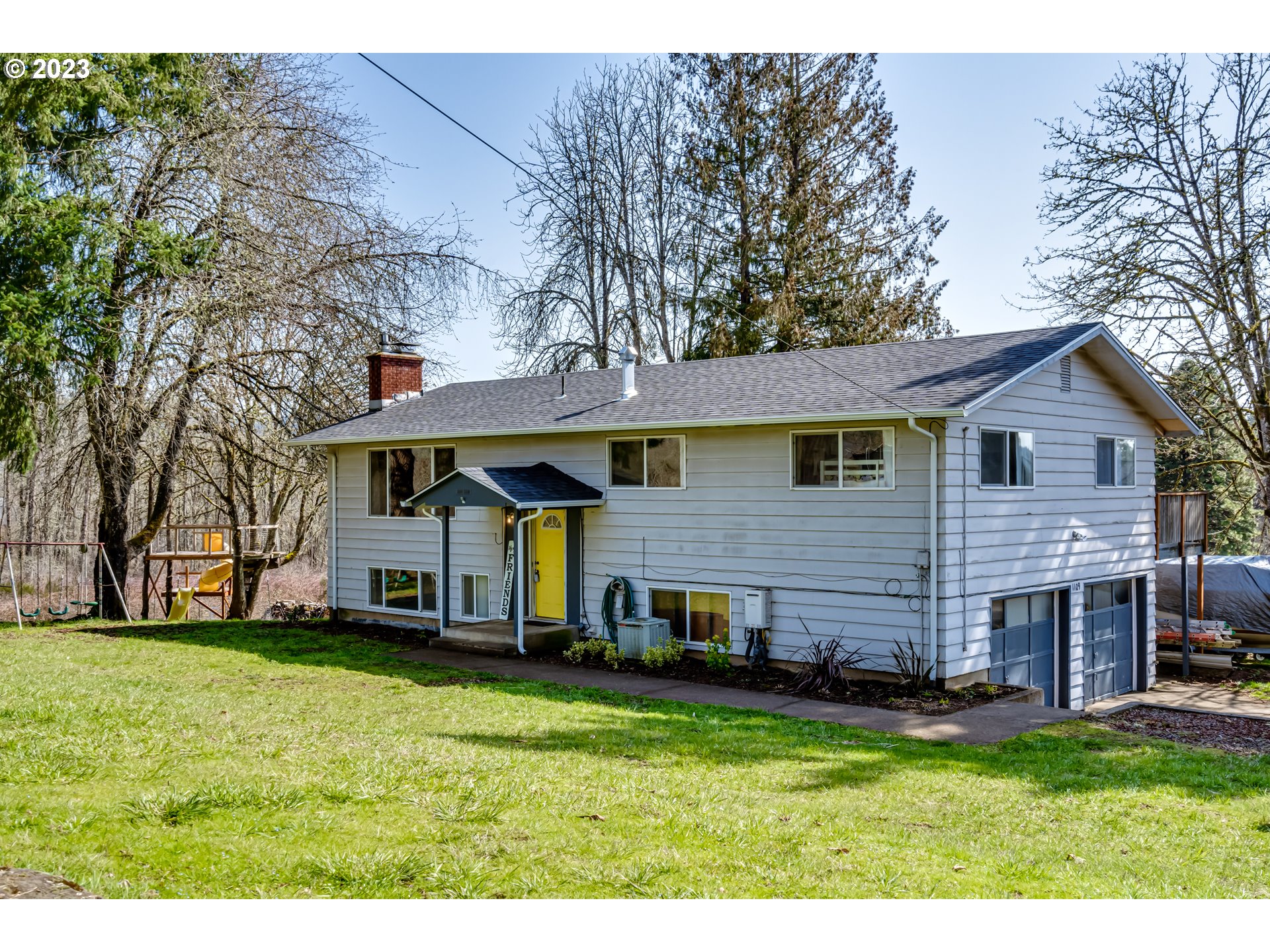 1109 Linda Lane Springfield, OR 97478 - Photo 2 of 30 a view of a yard in front of house