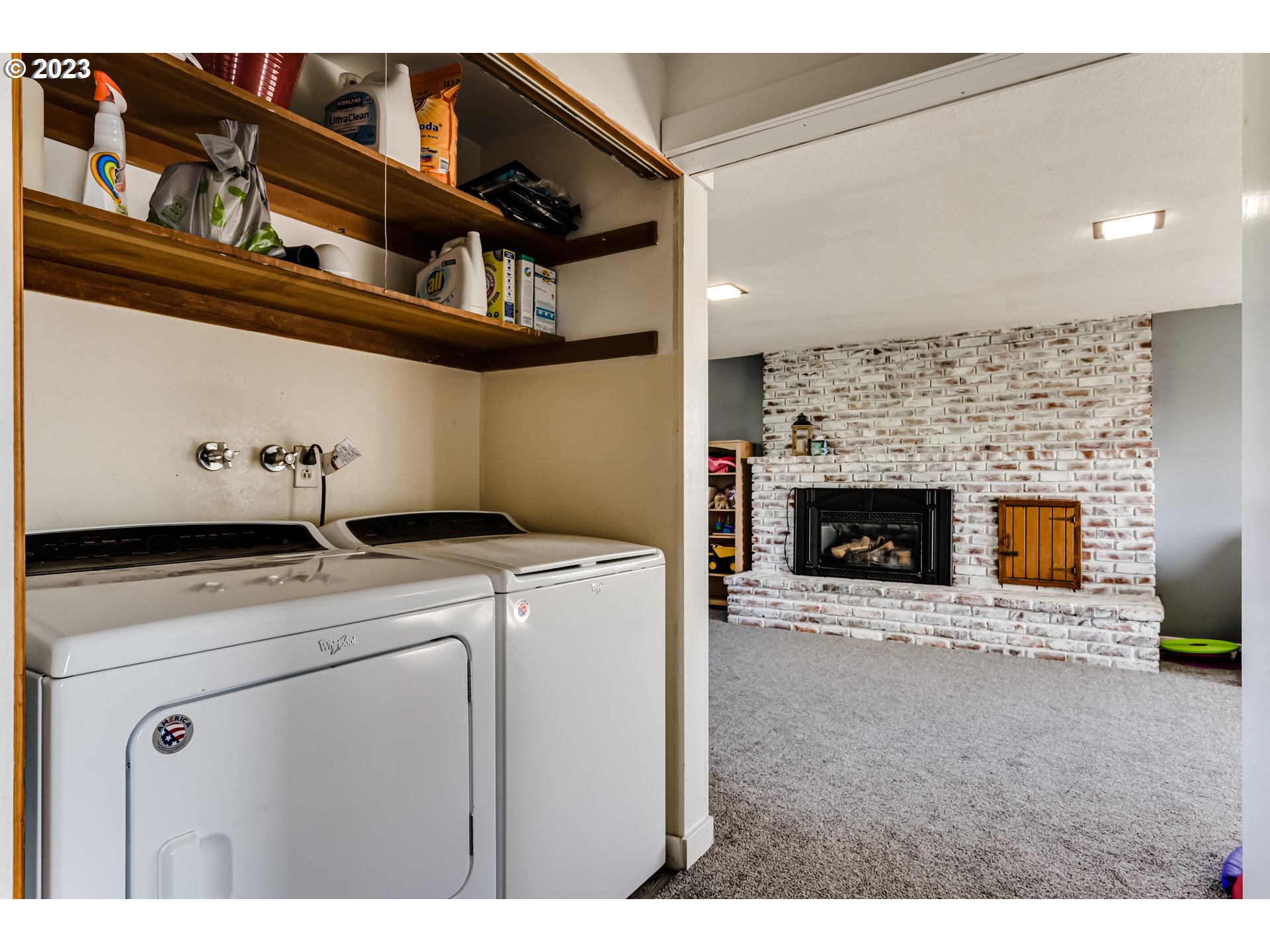 1109 Linda Lane Springfield, OR 97478 - Photo 23 of 30 a view of kitchen with washer and dryer
