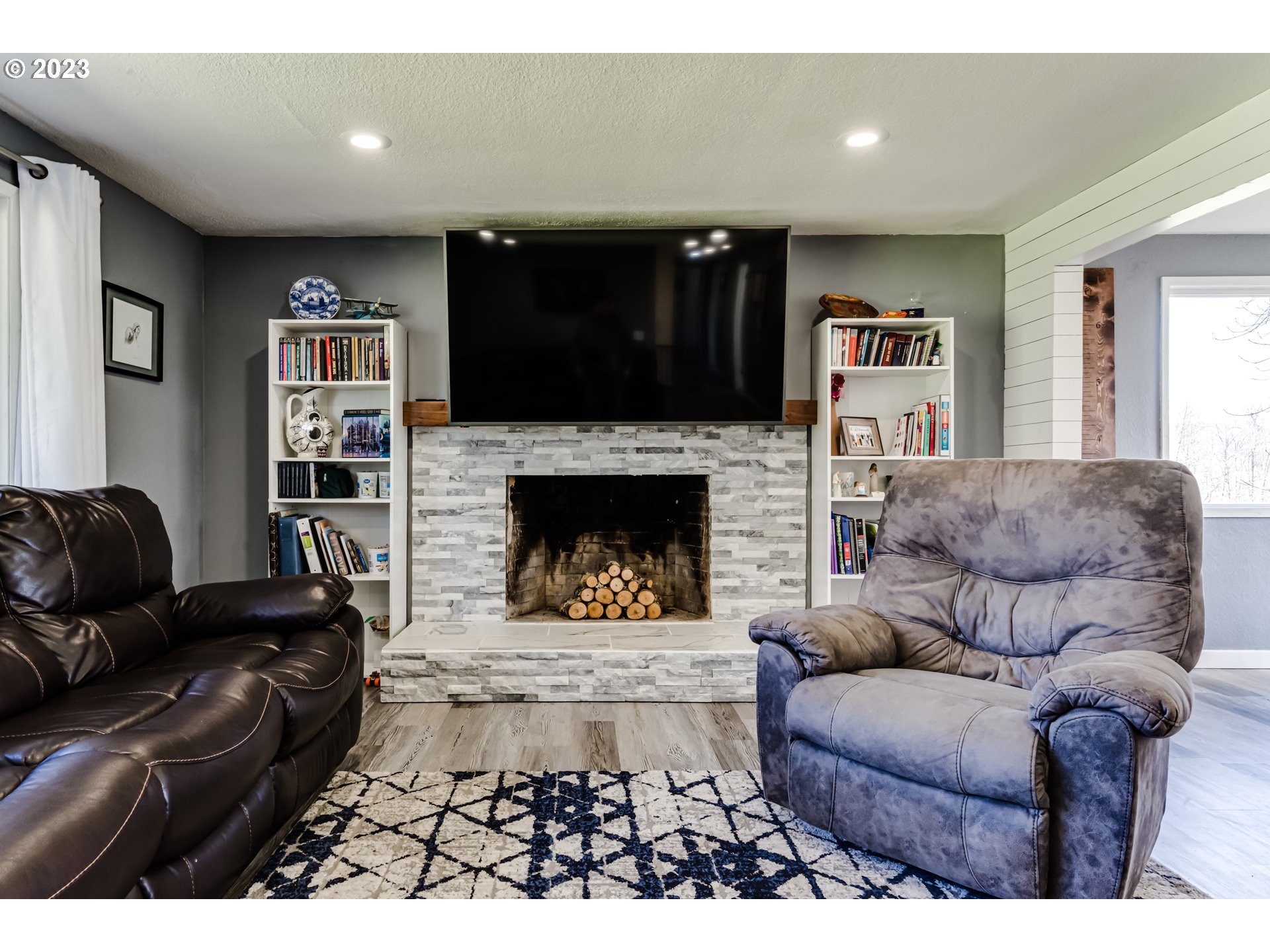 1109 Linda Lane Springfield, OR 97478 - Photo 7 of 30 a living room with furniture and a fireplace