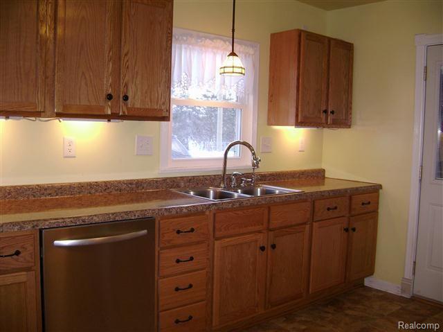 5481 Pratt Road Lapeer, MI 48446 - Photo 6 of 22 DSC05780-Inside (3).jpg