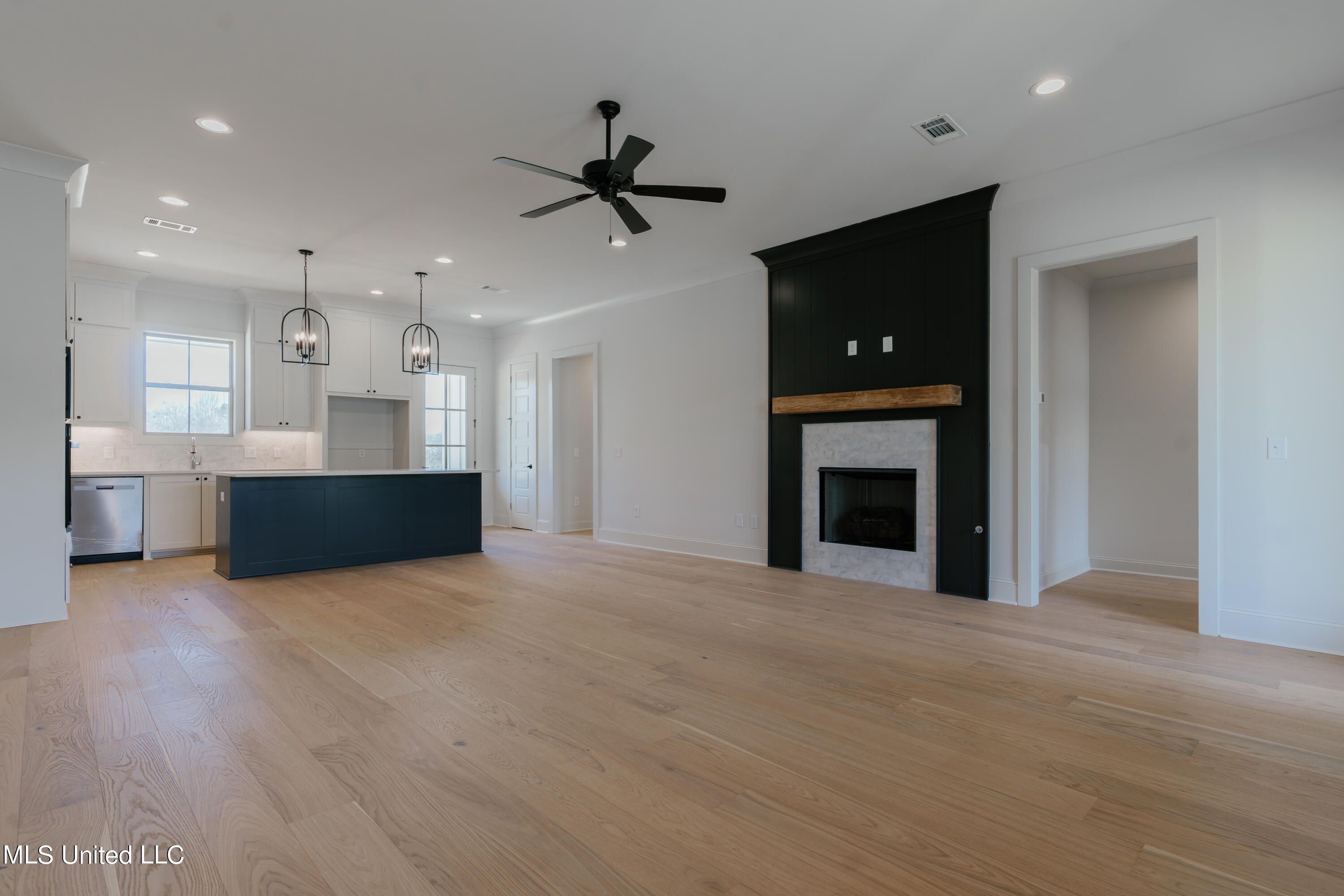 103 Trace Pointe Place Clinton, MS 39056 - Photo 21 of 63 25-LivingRoom(1)
