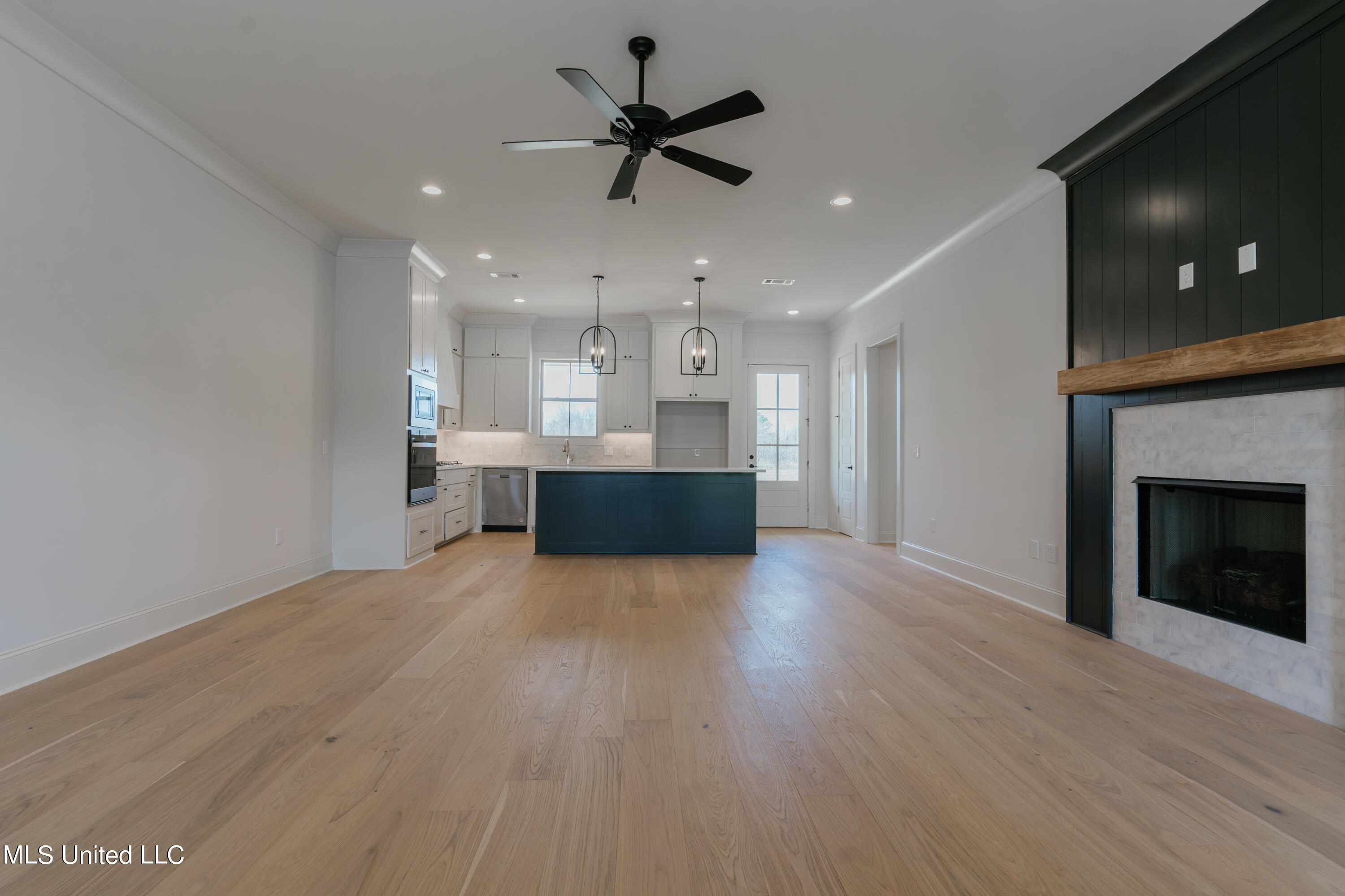 103 Trace Pointe Place Clinton, MS 39056 - Photo 23 of 63 27-LivingRoom