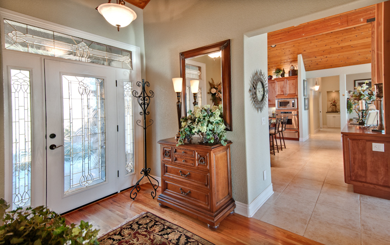 19200 Mountain Maple Road Lakehead, CA 96051 - Photo 11 of 36 a view interior of the house and living room