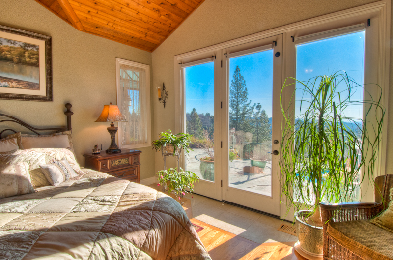19200 Mountain Maple Road Lakehead, CA 96051 - Photo 12 of 36 a bedroom with a bed and a window