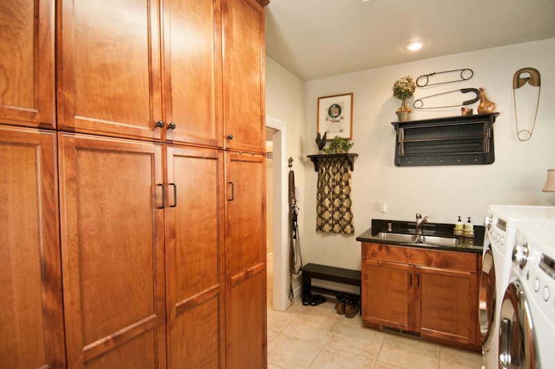 19200 Mountain Maple Road Lakehead, CA 96051 - Photo 19 of 36 a kitchen with a refrigerator and a microwave