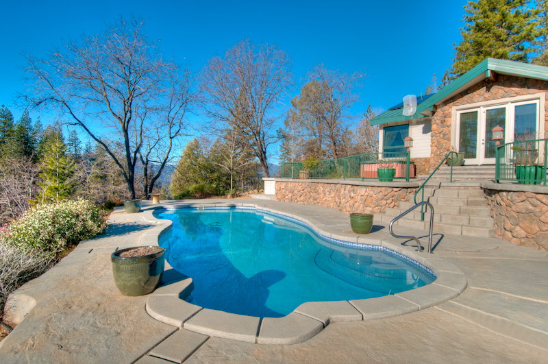 19200 Mountain Maple Road Lakehead, CA 96051 - Photo 21 of 36 a view of a swimming pool with sitting area