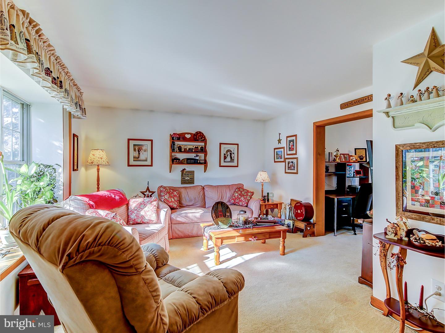 438 Chews Landing Road Sicklerville, NJ 08081 - Photo 5 of 25 Living Room