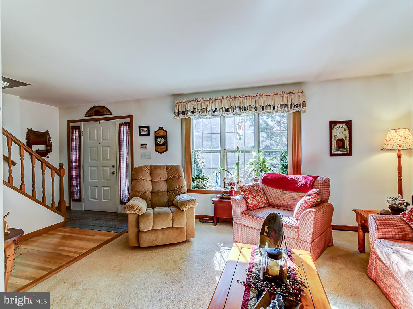 438 Chews Landing Road Sicklerville, NJ 08081 - Photo 6 of 25 Living Room