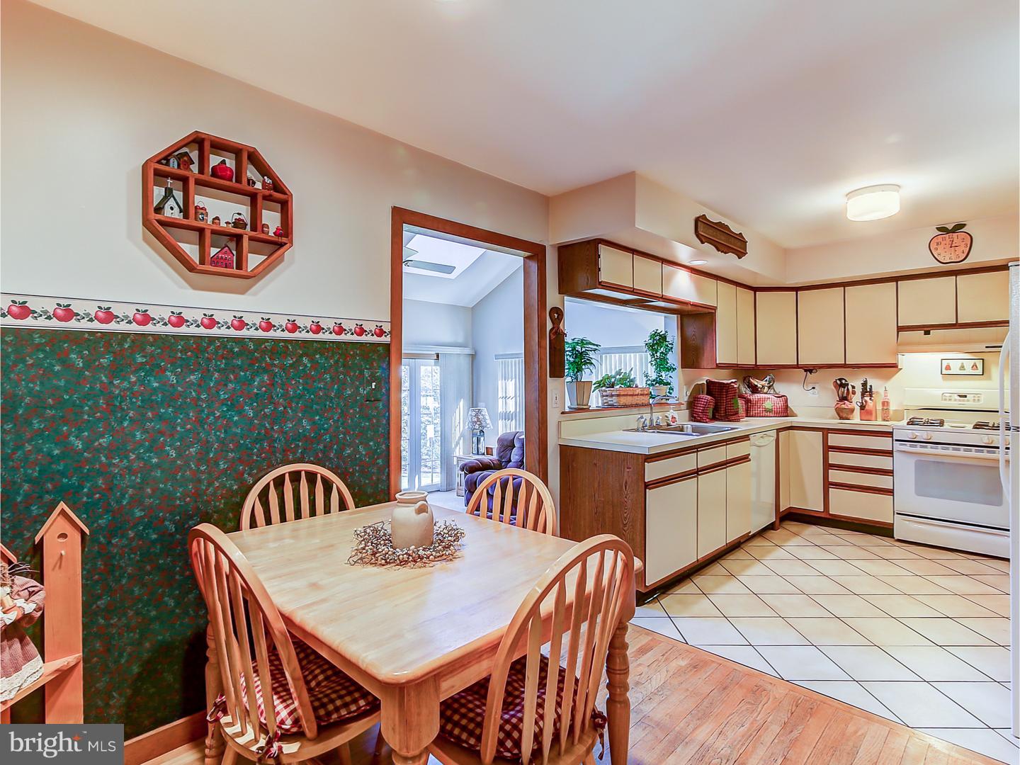 438 Chews Landing Road Sicklerville, NJ 08081 - Photo 8 of 25 Kitchen