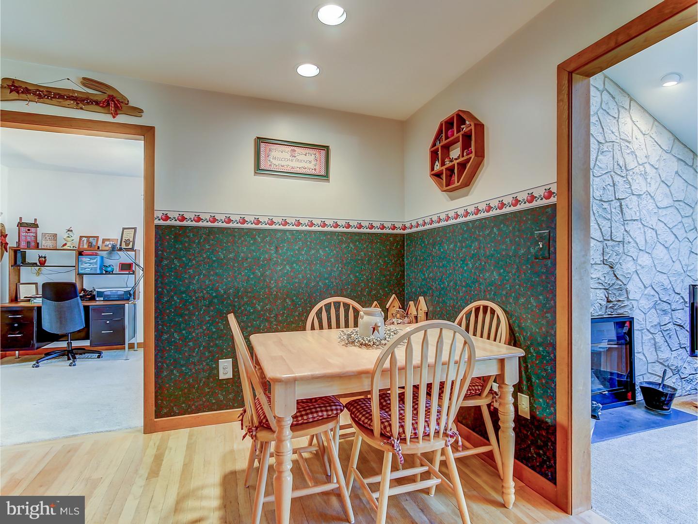 438 Chews Landing Road Sicklerville, NJ 08081 - Photo 9 of 25 Kitchen