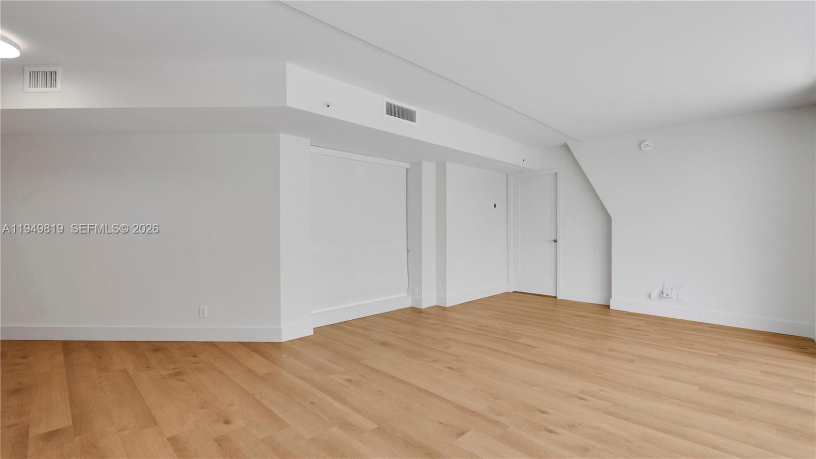 555 Northeast 34th Street, Unit 2107 Miami, FL 33137 - Photo 8 of 27 a view of an empty room