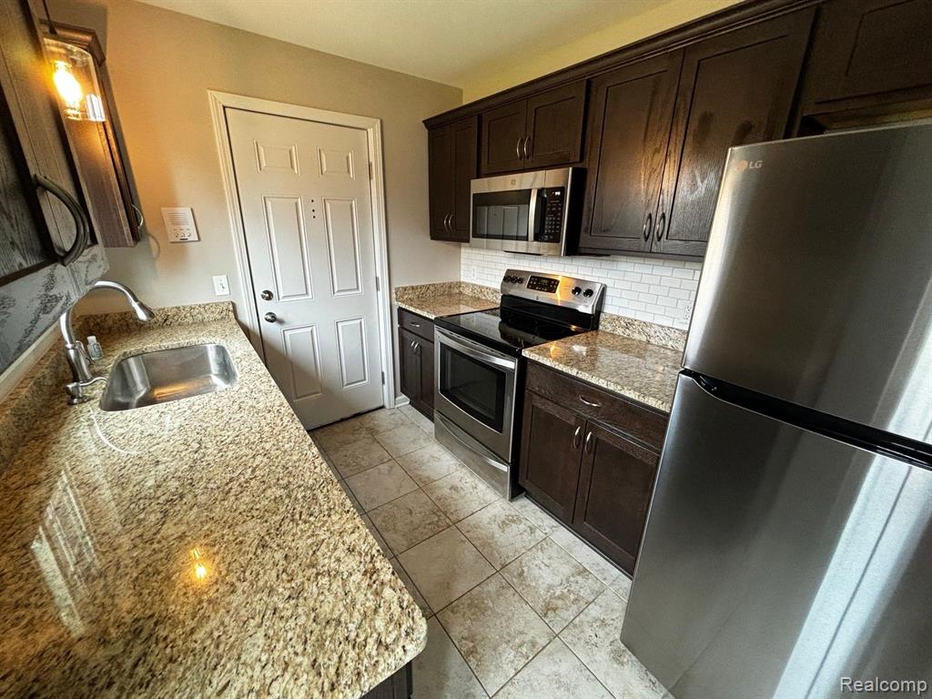 454 Romeo Road Rochester, MI 48307 - Photo 6 of 23