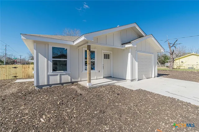 $219,000 | 403 North Bauer Street, Seguin, TX 78155