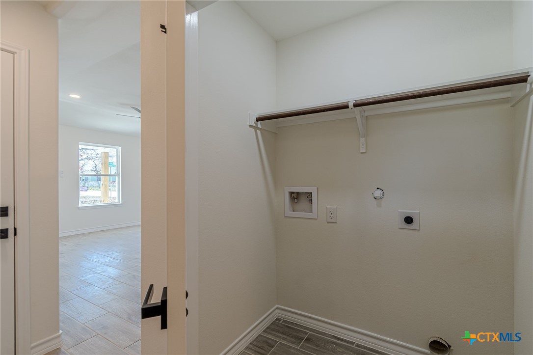 403 North Bauer Street Seguin, TX 78155 - Photo 25 of 27 a view of bathroom