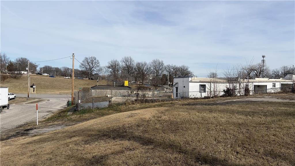 407 Maple Street Leavenworth, KS 66048 - Photo 9 of 10