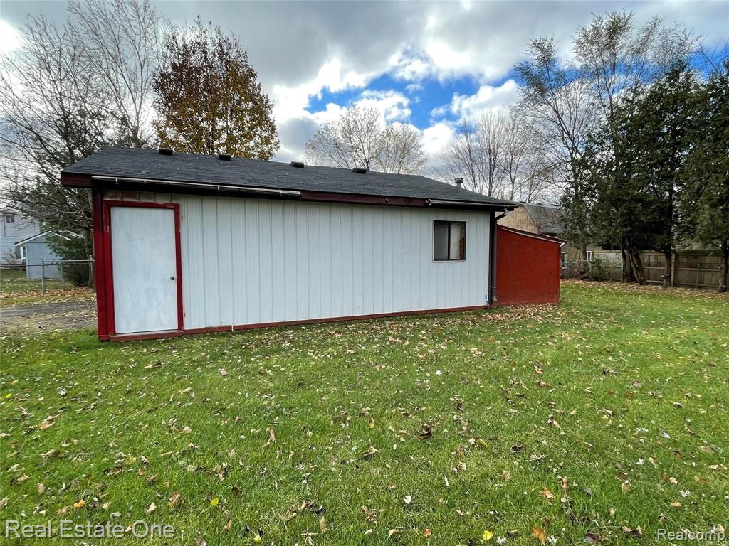 4 Division Street Oxford, MI 48371 - Photo 6 of 33