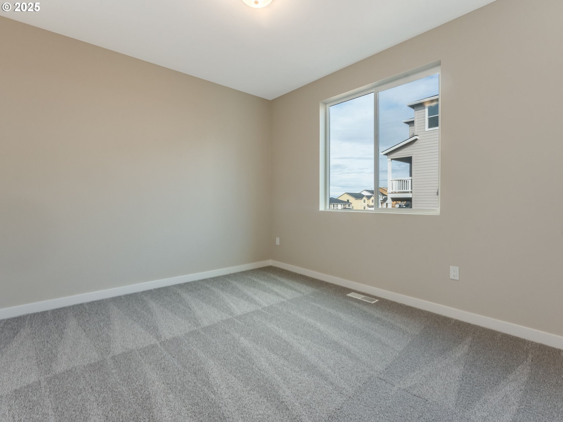 2041 Northeast Ridge Run Lane Estacada, OR 97023 - Photo 17 of 40 Bedroom