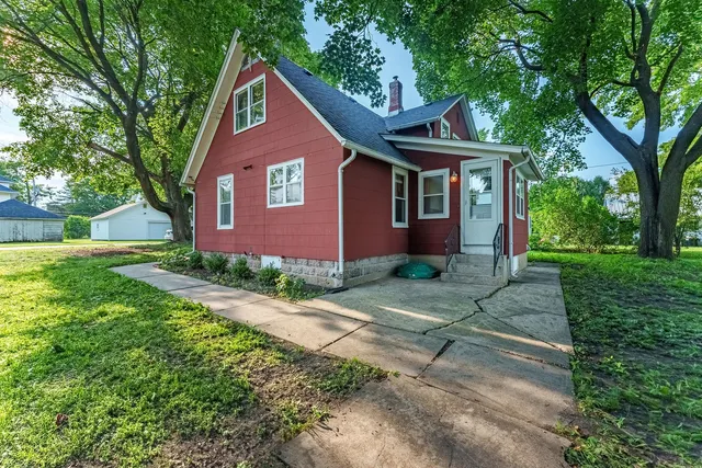 $239,900 | 415 South Essex Street, Leland, IL 60531