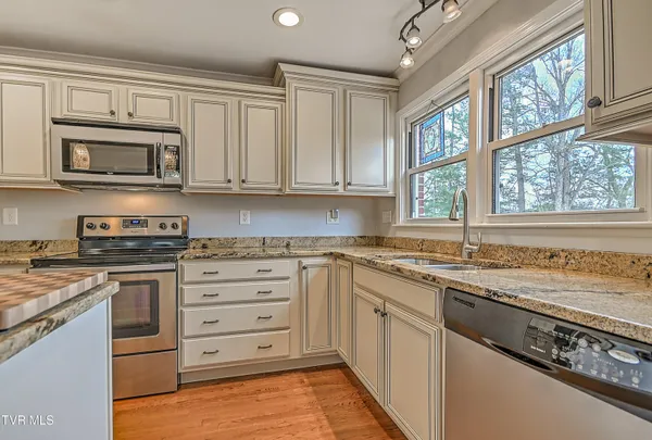 $335,000 | 525 Cheyenne Road, Bristol, VA 24201