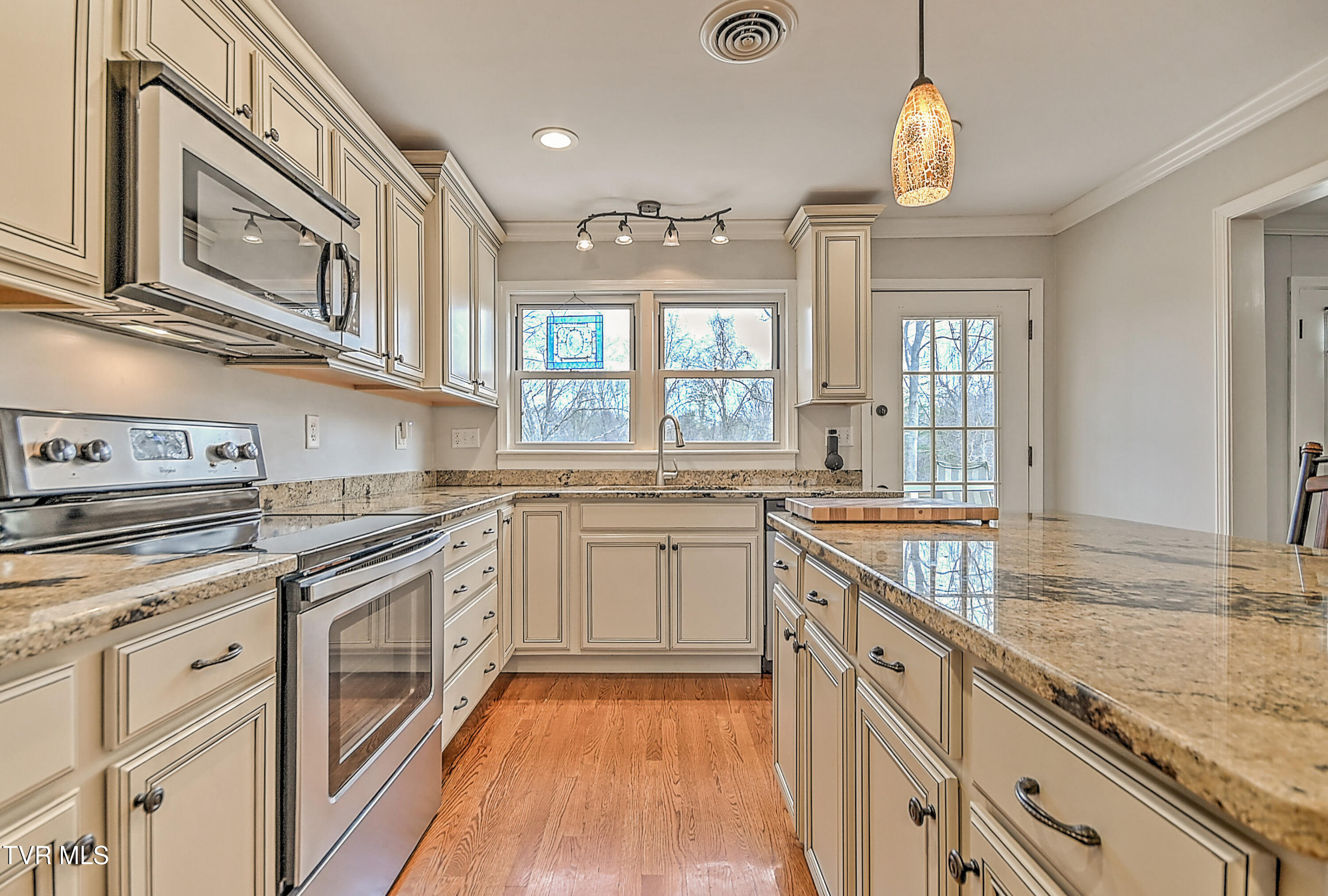 525 Cheyenne Road Bristol, VA 24201 - Photo 15 of 57 525 Cheyenne KB-24