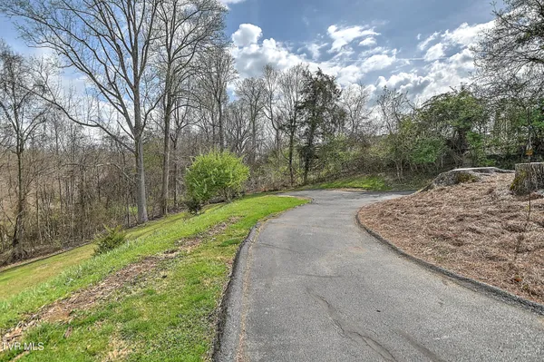 $335,000 | 525 Cheyenne Road, Bristol, VA 24201