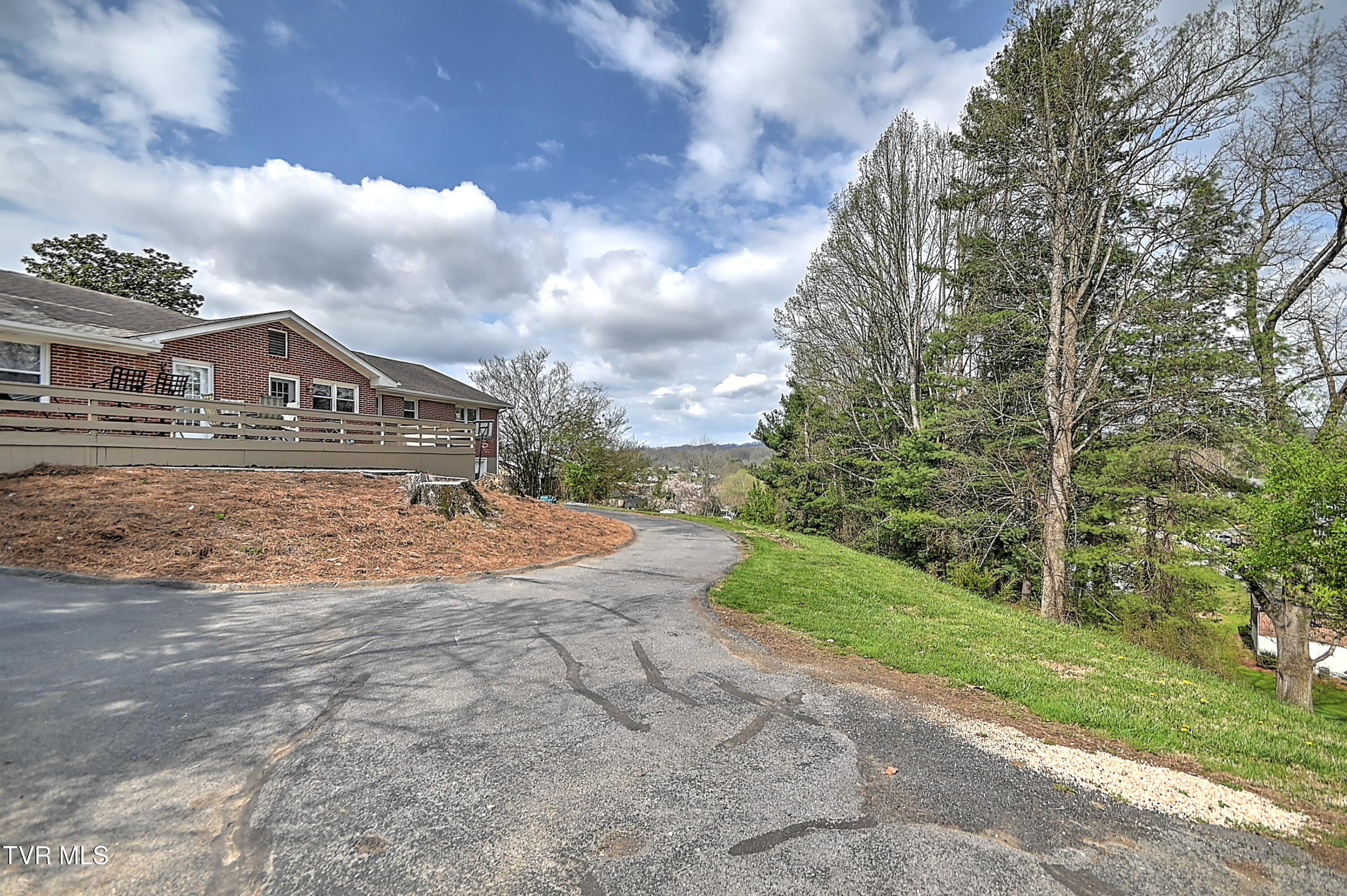 525 Cheyenne Road Bristol, VA 24201 - Photo 50 of 57 525 Cheyenne KB-44