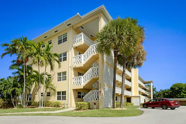 $390,000 | 230 North Federal Highway, Unit 305, Deerfield Beach, FL 33441